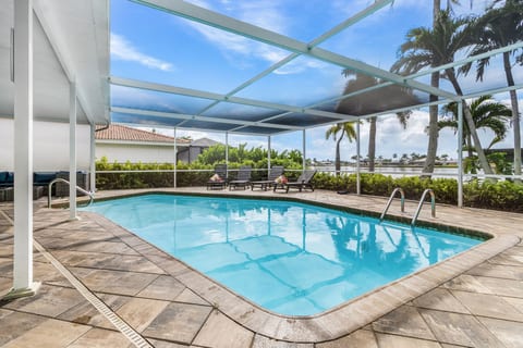 Villa Dolphin at the 8-lakes | Heated Pool