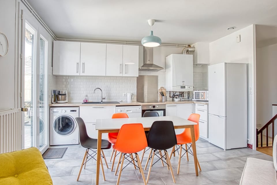 2x4BR 2000sq² Urban Oasis group or pro image 1