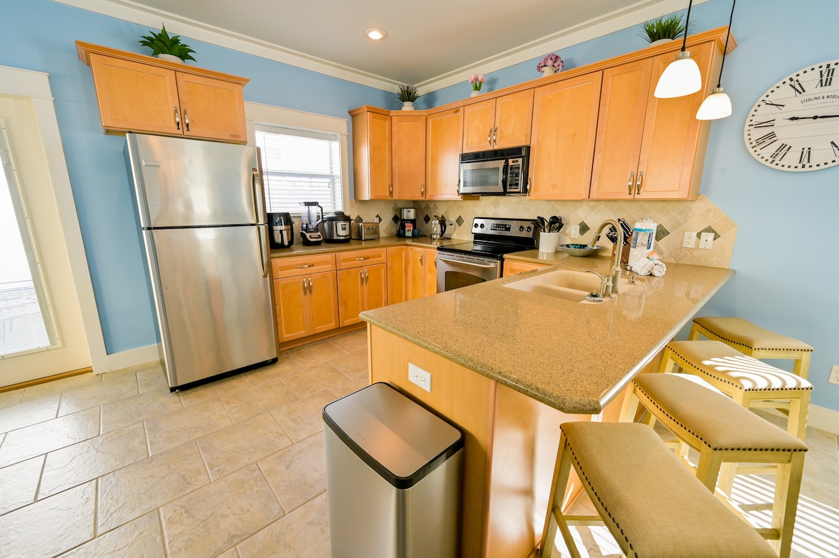 Four stools to sit at the counter