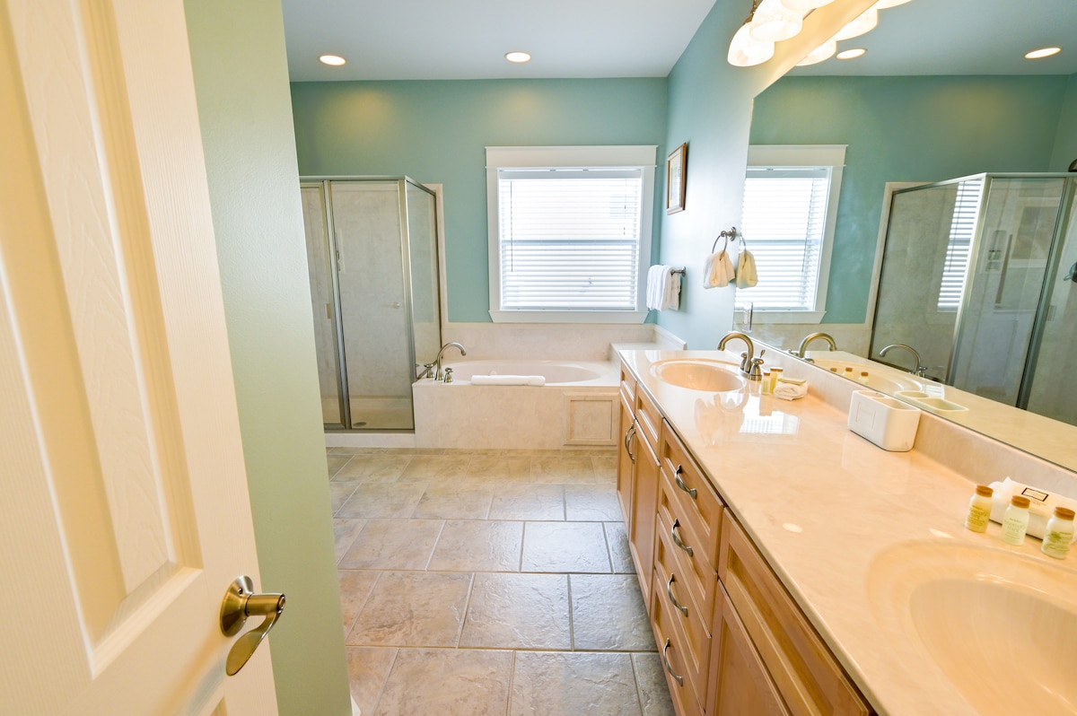 Separate shower and jetted tub to soak in after a full day of sun.