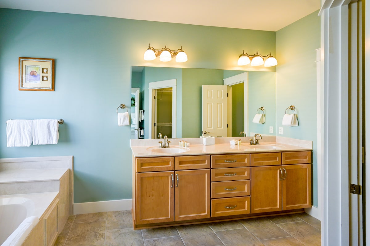 Double sink with lots of storage