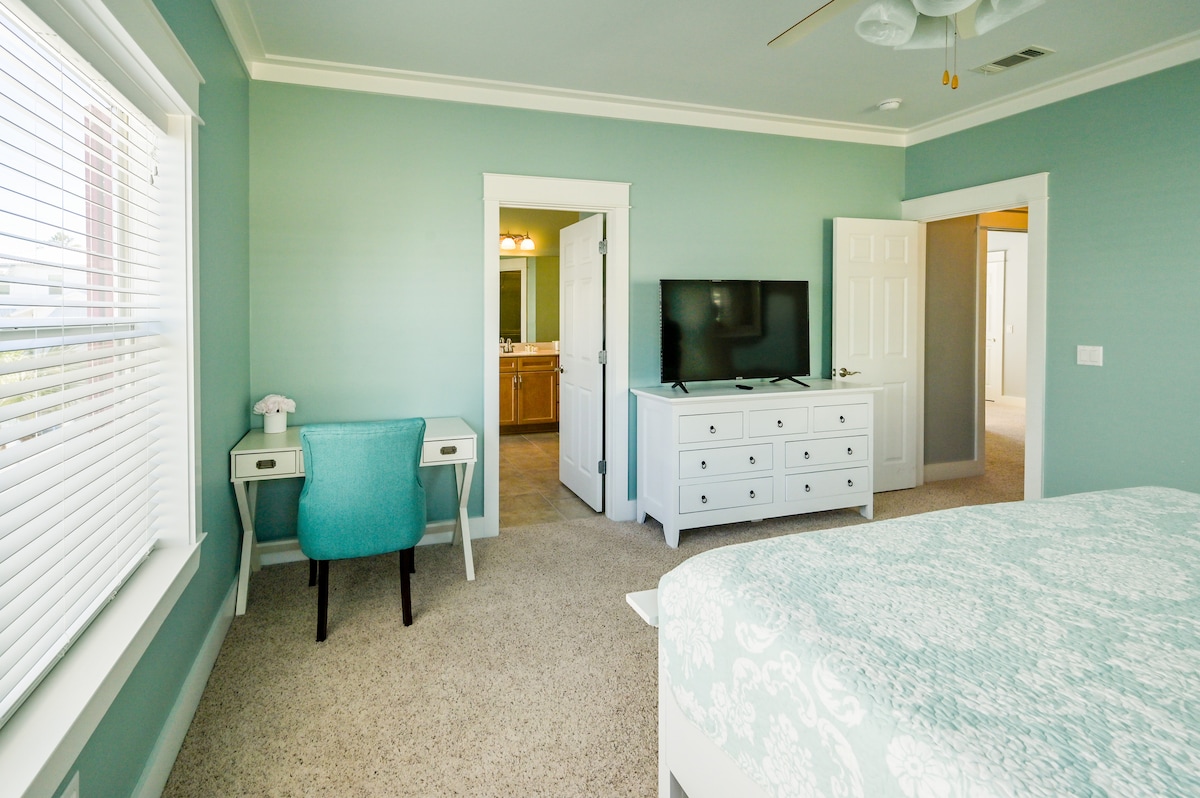 Desk in master bedroom to work or online learning from our vacation home 
