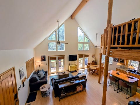 Quiet Wooded Pine Escape: Large Deck, Pet Friendly image 5
