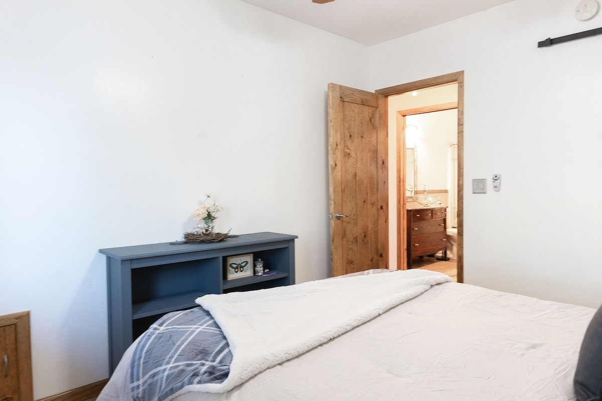 Pine Creek Cottage image 17