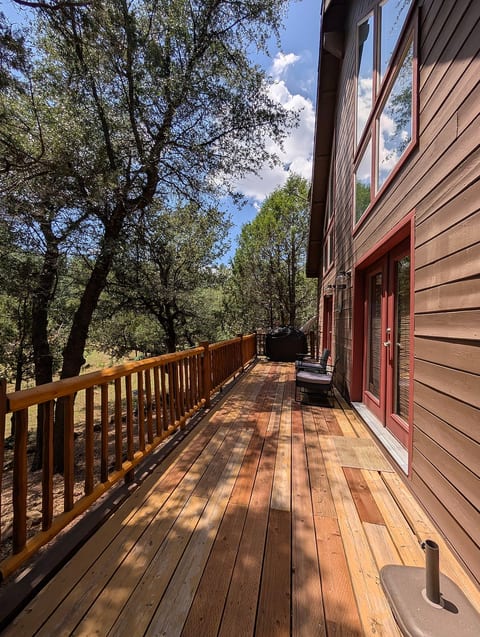 Quiet Wooded Pine Escape: Large Deck, Pet Friendly image 4