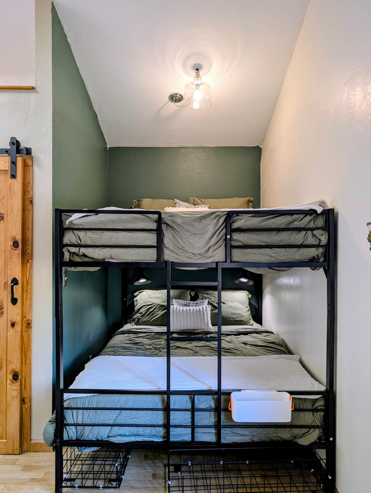 Pine Creek Cottage image 30