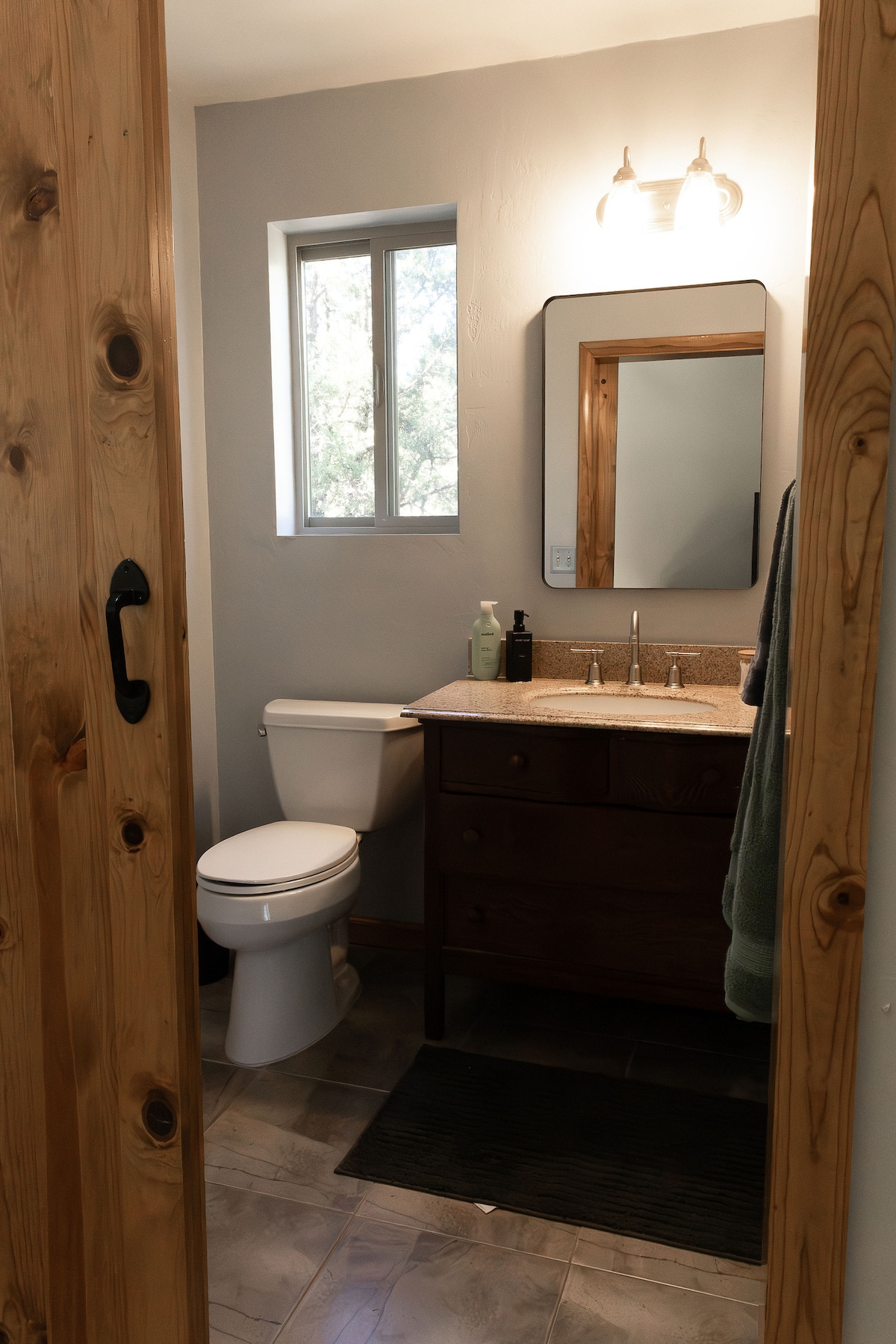 Pine Creek Cottage image 37