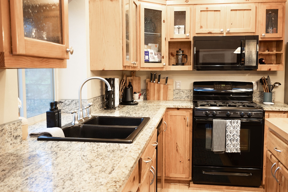 Pine Creek Cottage image 22