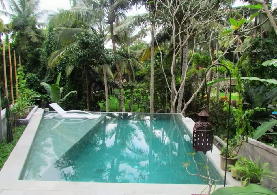 The Private pool