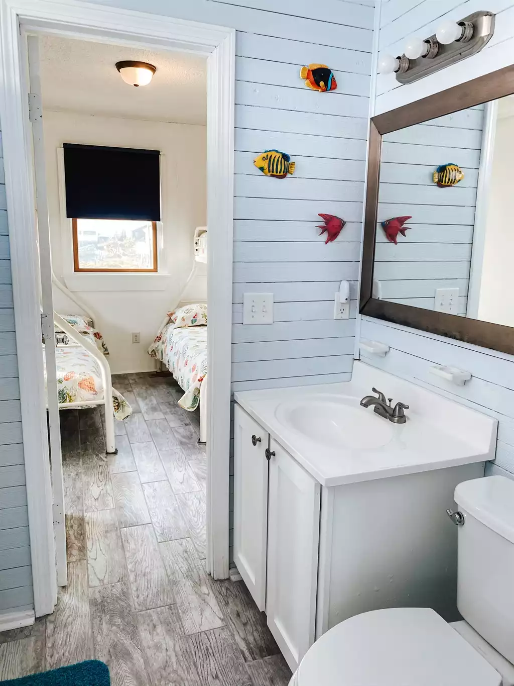 Bunk Bedrooms Bathroom - Ye Scurvy Sea Dog - Nags Head