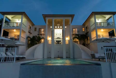 Villa Hall - Cap Estate