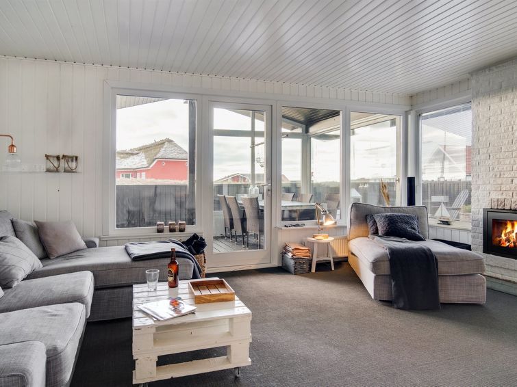 "Kiina" - 100m from the sea