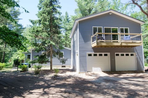 Photo of the home from drive.