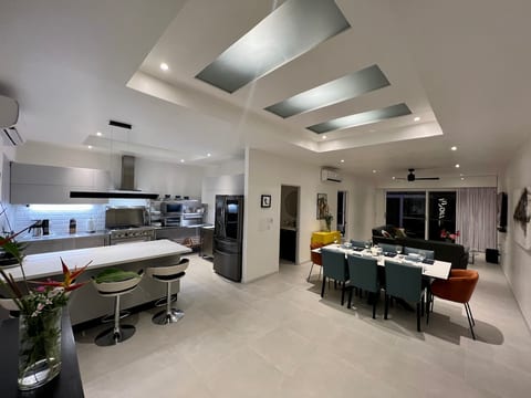 Backyard Beach House: Oceanfront Luxury 5 Bdr image 5