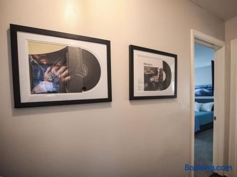 Entire Home: Peloton, EV Charger, Backyard, Garage