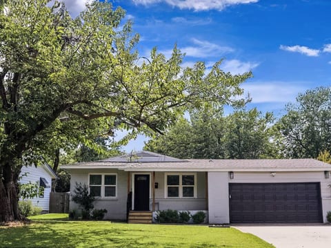 Entire Home: Peloton, EV Charger, Backyard, Garage