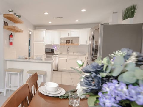 Entire Home: Peloton, EV Charger, Backyard, Garage