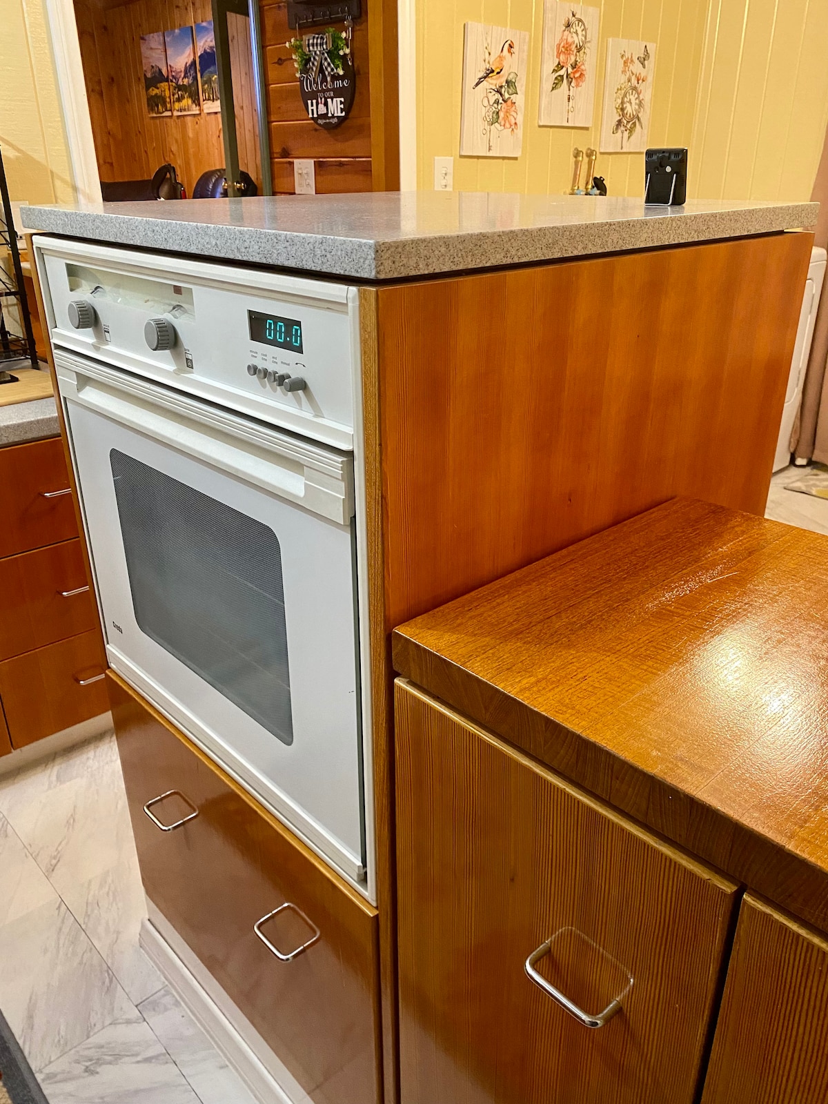 charming-cabin-retreat-or-pets-+-pines-+-lake/