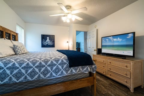 Bedroom with King Bed and Flat TV Screen
