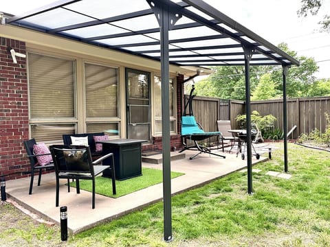 KingBed, PoolTable & Backyard in East Wichita