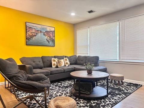 KingBed, PoolTable & Backyard in East Wichita