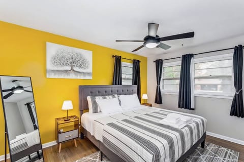 KingBed, PoolTable & Backyard in East Wichita