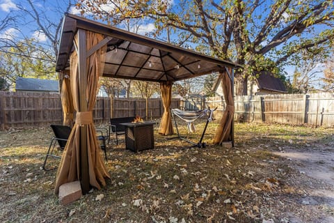 KingBed, Gazebo - NearDowntown & Ascension