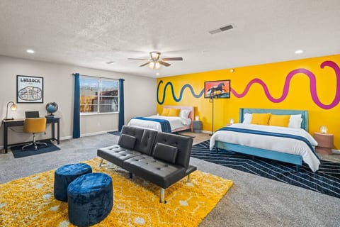 Cozy 4BD - Fire Pit & BBQ - 10 Min from Downtown