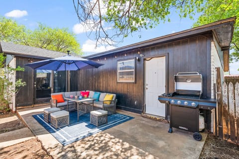 Cozy 4BD - Fire Pit & BBQ - 10 Min from Downtown