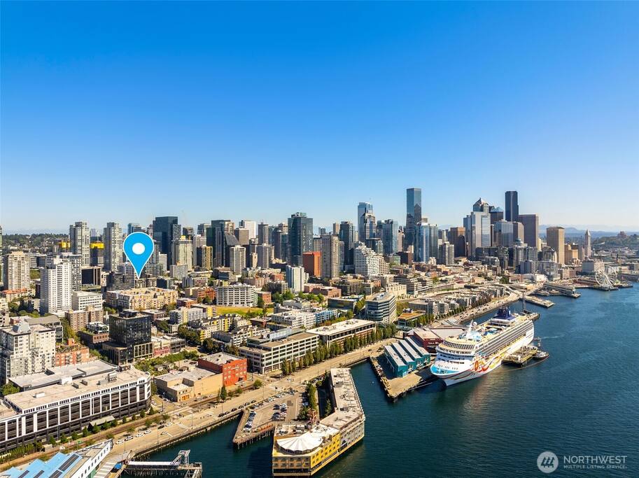 Only 5 minutes to the waterfront!