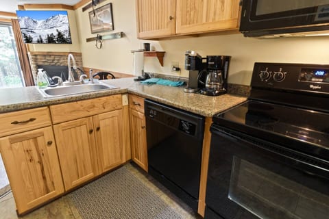 Shamrock 74 Pet-Friendly Fireplace Slope Access