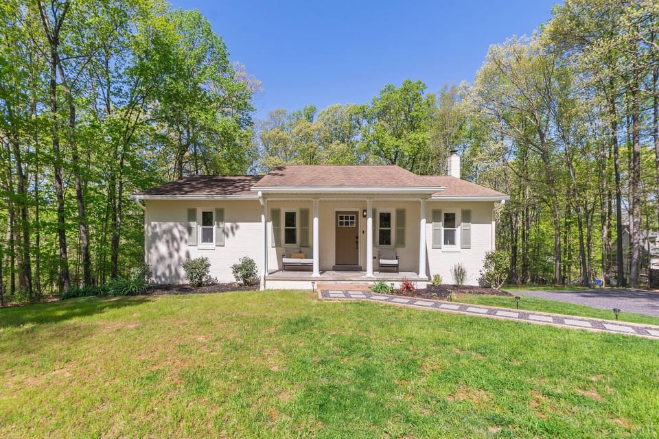 Baldwin Cottage: Countryside extended stay - Warrenton