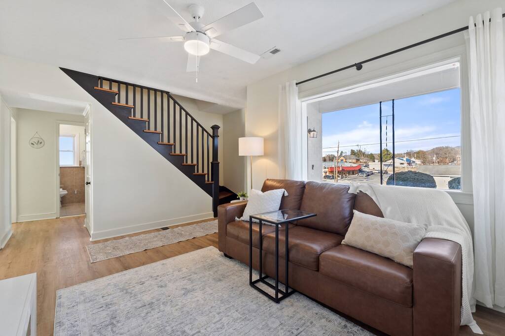 b-and-w-cottage-4-bedrooms-in-town/