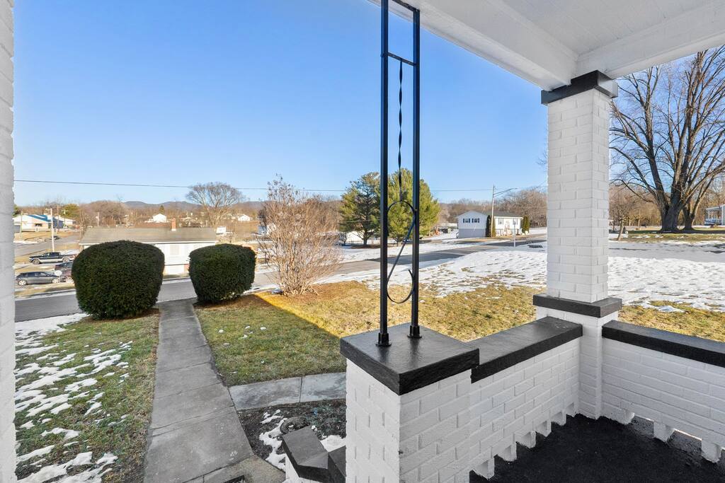 b-and-w-cottage-4-bedrooms-in-town/