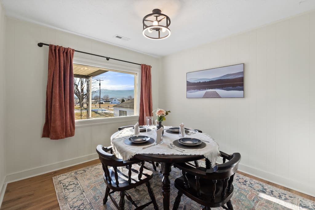 b-and-w-cottage-4-bedrooms-in-town/