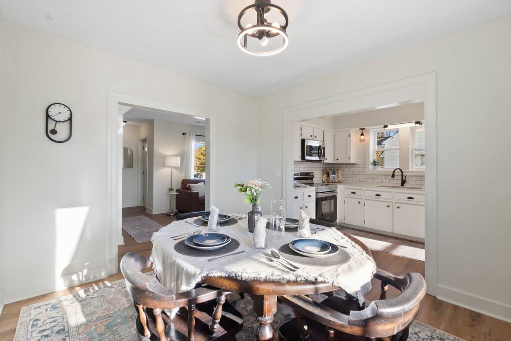 b-and-w-cottage-4-bedrooms-in-town/