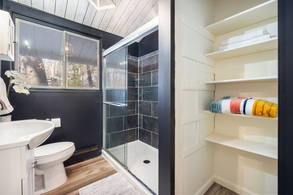 charming-cabin-nestled-in-nature/