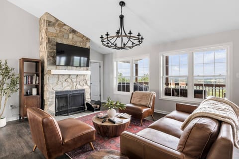 Mountainside Hot Tub | View | 4 Bedrooms