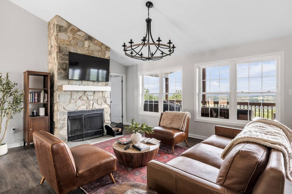 Mountainside Hot Tub | View | 4 Bedrooms - Front Royal