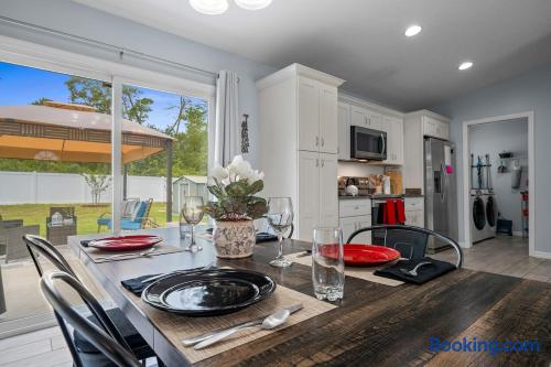 Cozy Retreat-3BR-Dog friendly fully Fence