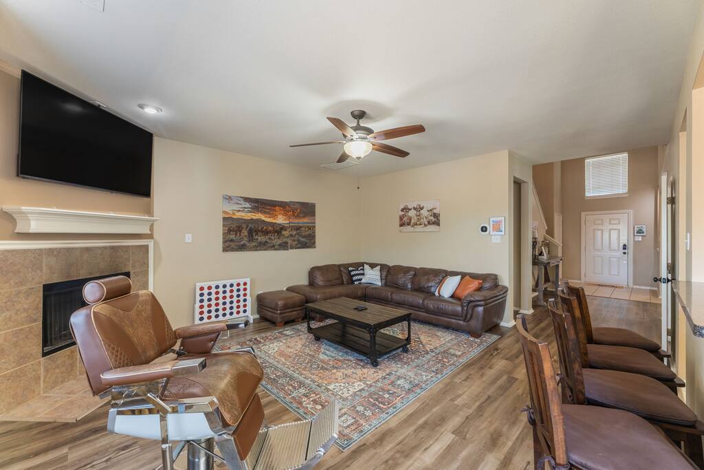 new-luxury-stay-i-cinema-+backyard-retreat+games/