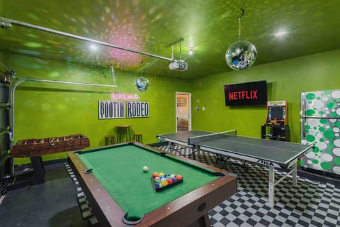 Near AT&T Stadium 12 person I Game Rooms I Backyard Re-treat I Theater