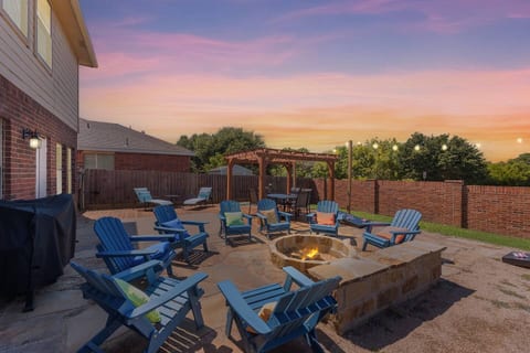 Near AT&T Stadium 12 person I Game Rooms I Backyard Re-treat I Theater