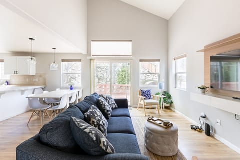 Designer Home conveniently located in Reno