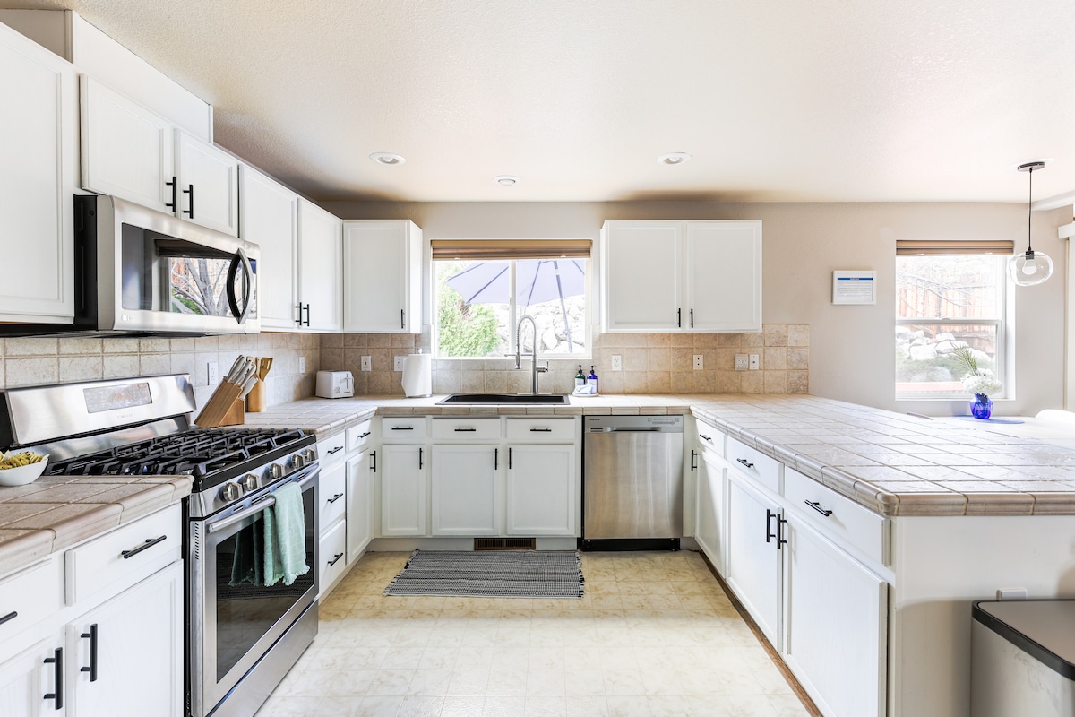 designer-home-conveniently-located-in-reno/