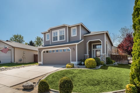 Designer Home conveniently located in Reno