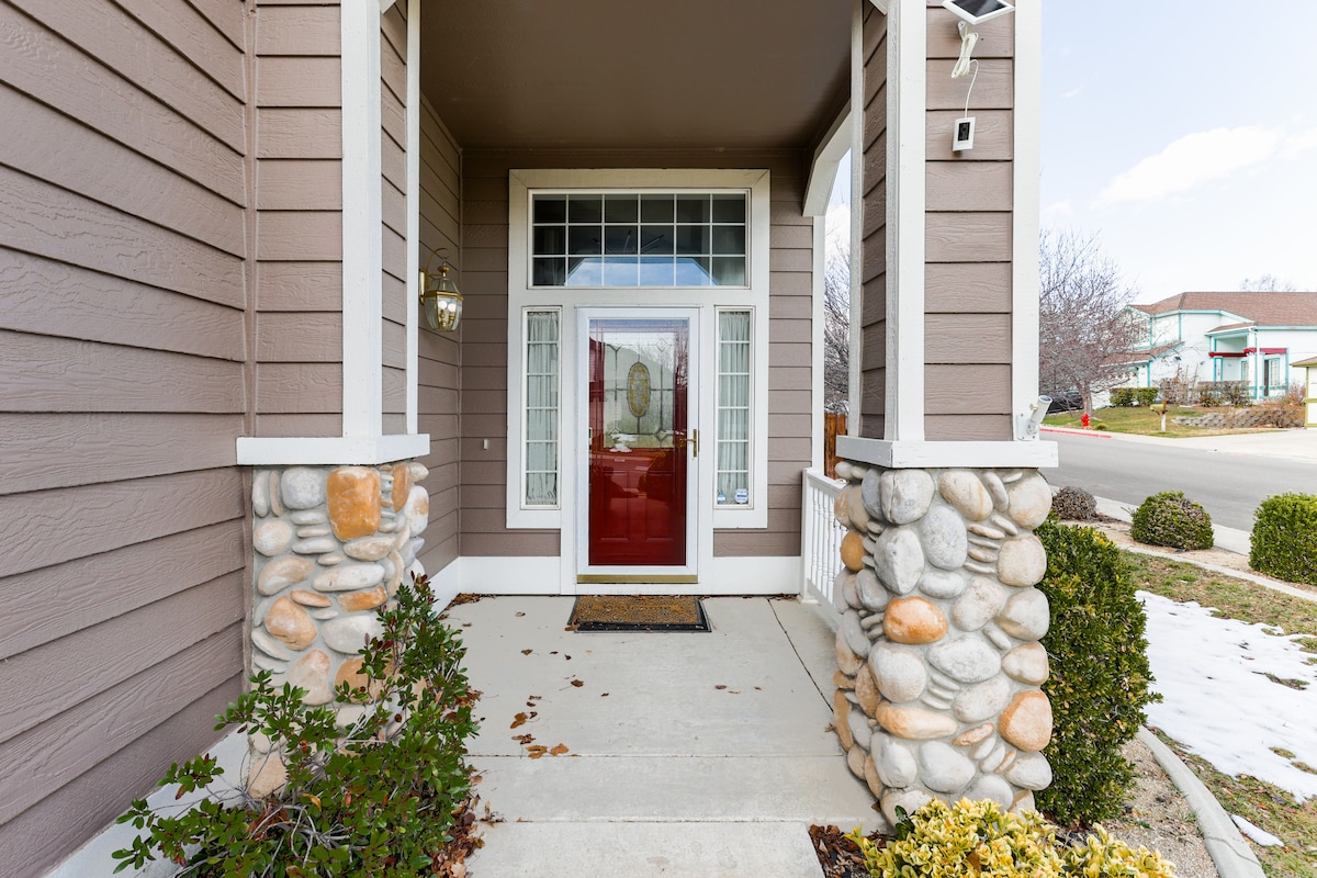 designer-home-conveniently-located-in-reno/