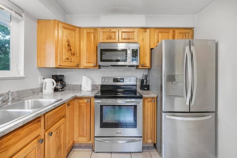 Large 5 bedroom * Wheat Ridge * Central * 2 Kings!