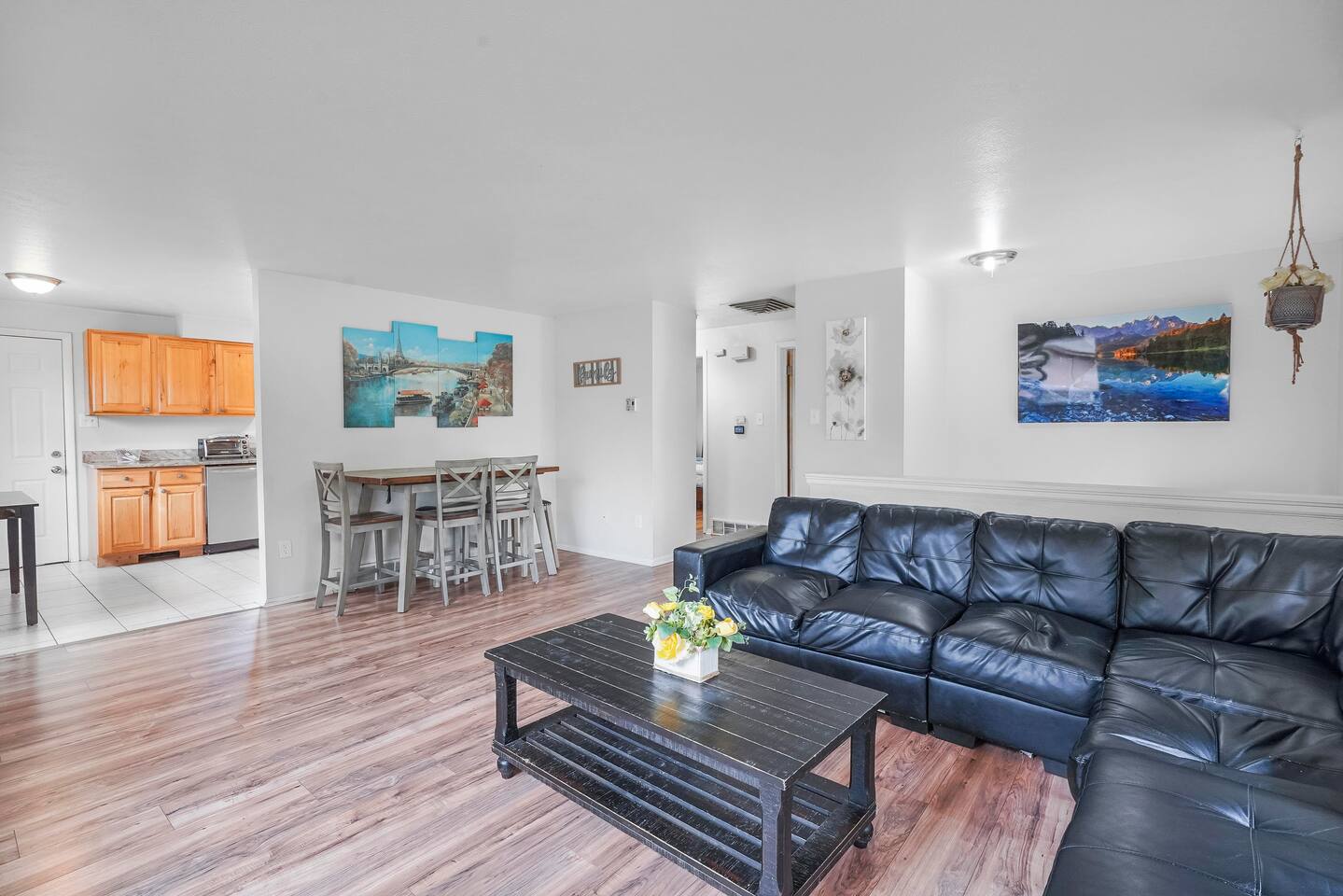 Large 5 bedroom * Wheat Ridge * Central * 2 Kings!