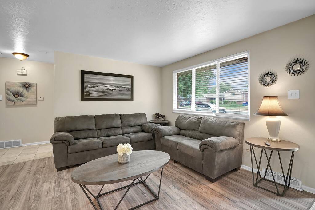 large-2-bed-home-with-huge-yard!/